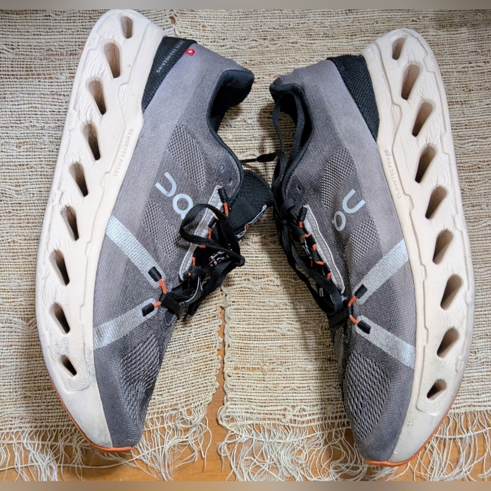 On Running Cloudeclipse Shoes in Fade/Sand